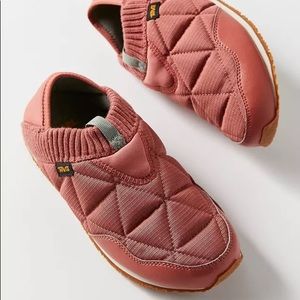 NWOT ReEmber Teva in Aragon